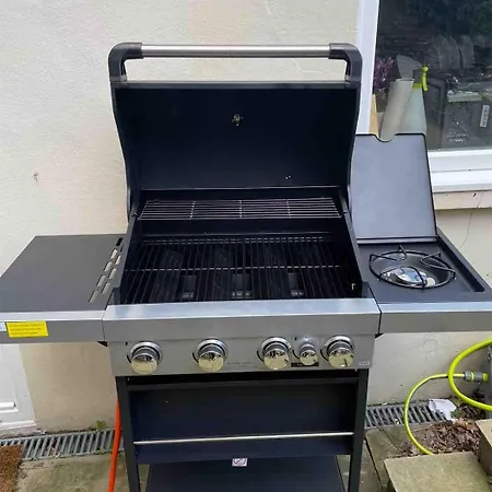 Off Street Parking - Cosy 1 Bedroom Flat, Clifton * Бристоль