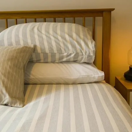 Off Street Parking - Cosy 1 Bedroom Flat, Clifton * Бристоль