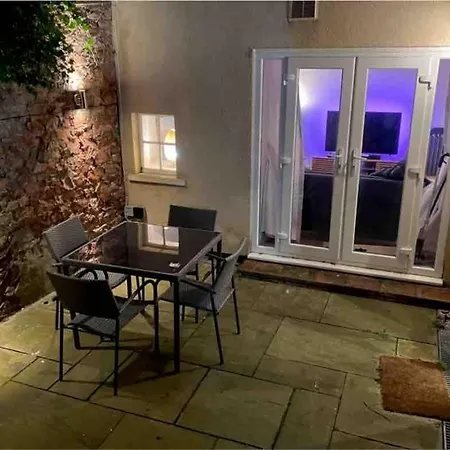 Apartment Off Street Parking - Cosy 1 Bedroom Flat, Clifton *