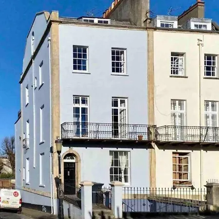 Апартаменты Off Street Parking - Cosy 1 Bedroom Flat, Clifton *