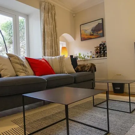 Off Street Parking - Cosy 1 Bedroom Flat, Clifton Апартаменты Бристоль