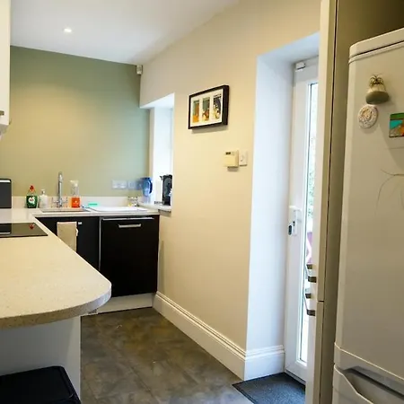 Off Street Parking - Cosy 1 Bedroom Flat, Clifton * Бристоль
