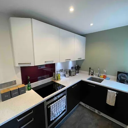 Off Street Parking - Cosy 1 Bedroom Flat, Clifton * Bristol